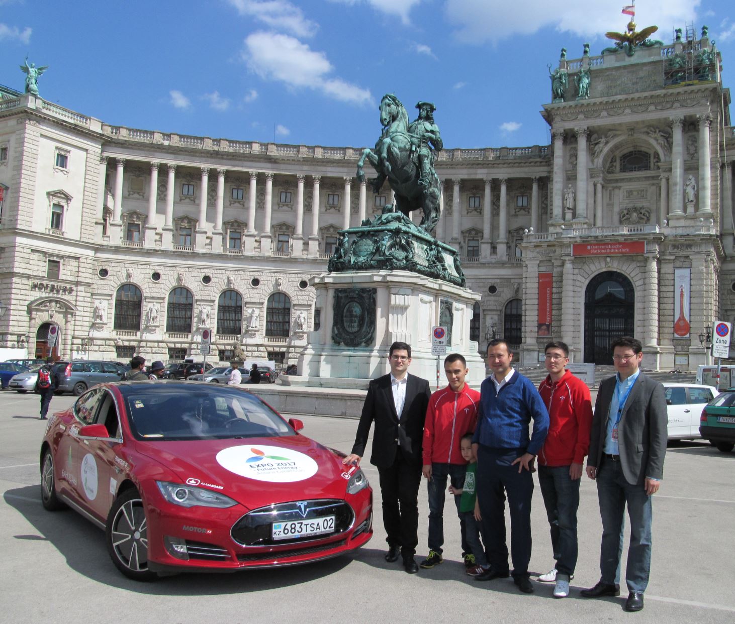 Mit Elektromotor von Almaty nach Paris   
